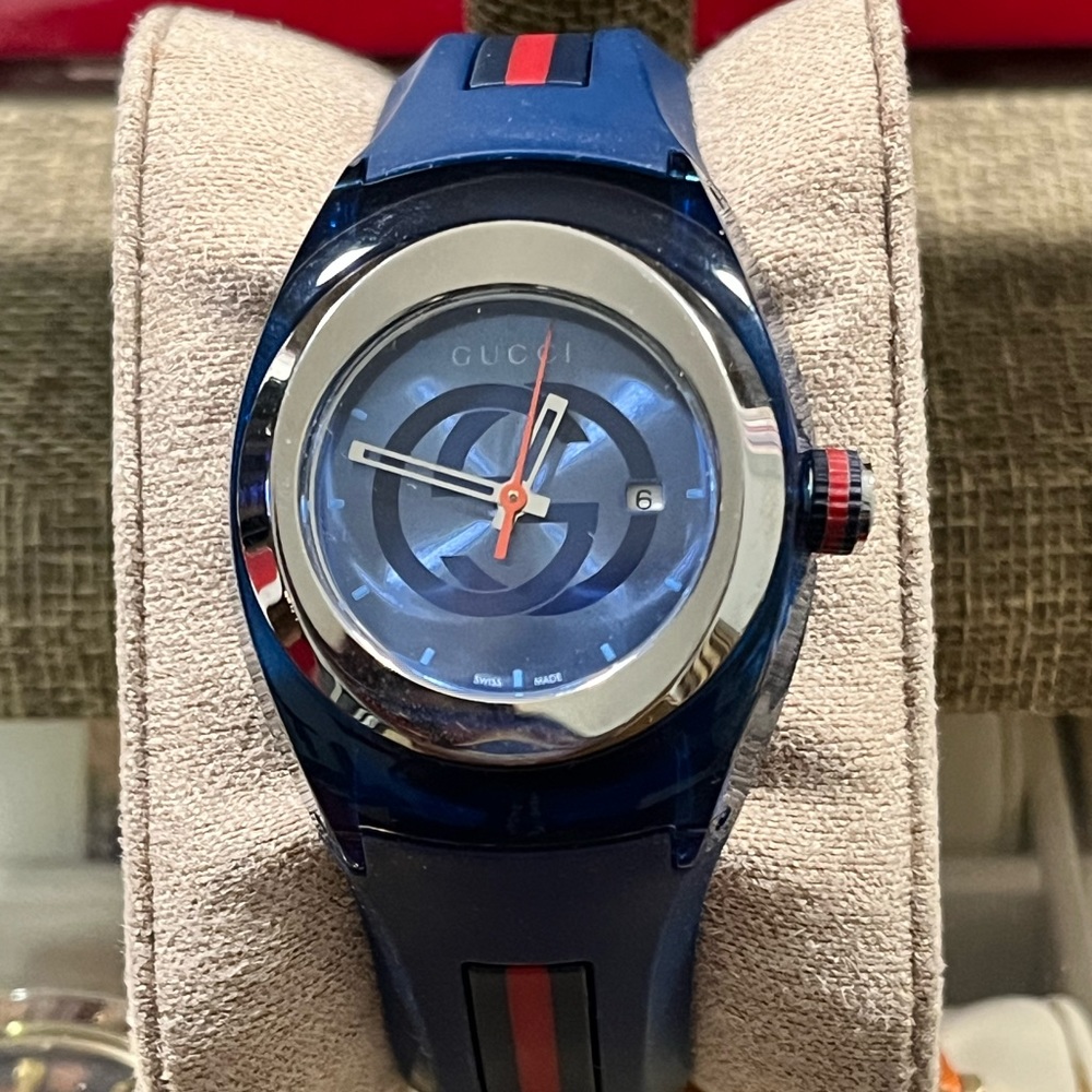 GUCCI PRE-LOVED AUTHENTIC BLUE COLOR RUBBER STRAP SIGNATURE WEB WATCH